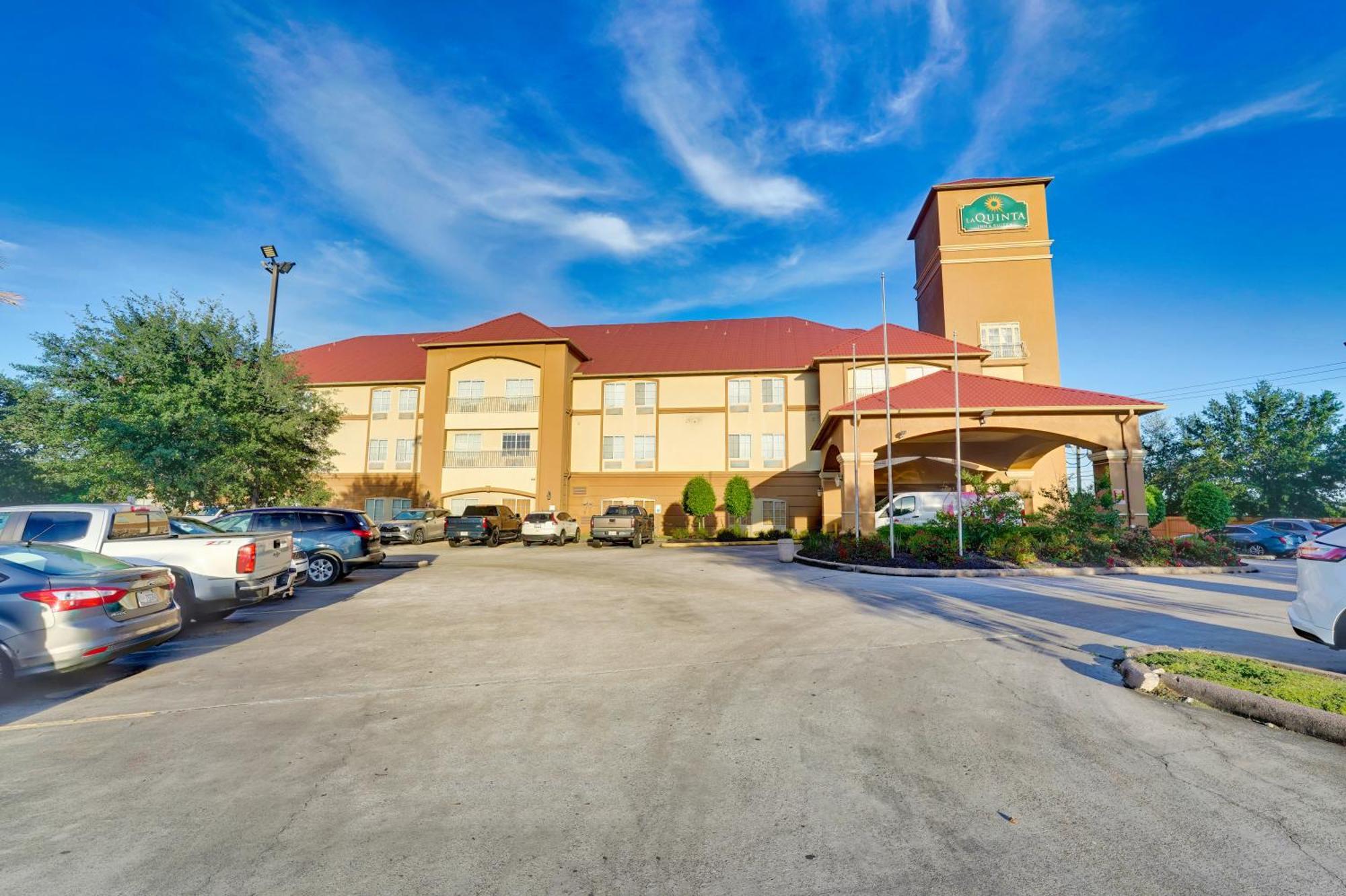 Отель La Quinta By Wyndham Houston Hobby Airport Экстерьер фото